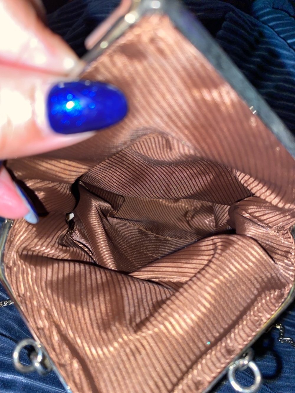 Elegant Gold Floral Evening Bag - Picture 8 of 8